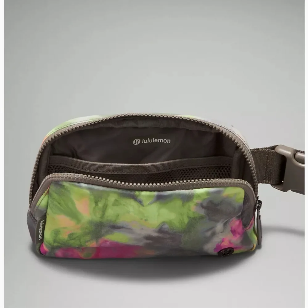 🆕️ LULULEMON EVERYWHERE BELT BAG - HYPER DYE MULTI/ROVER